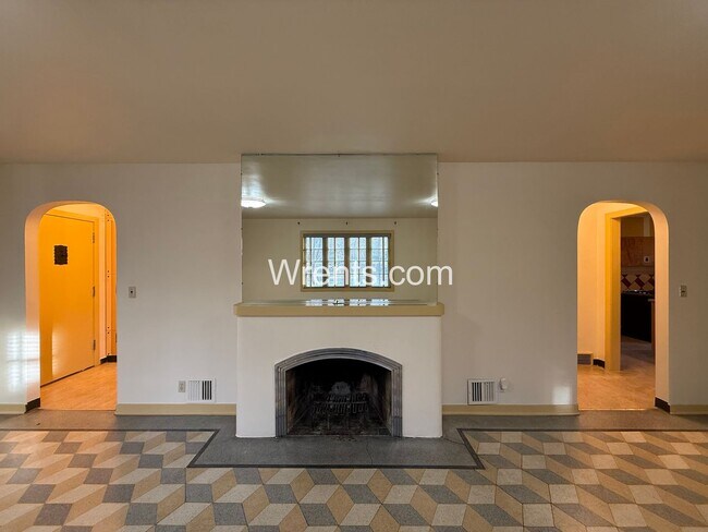 Foto del edificio - Stunning South Hill Home