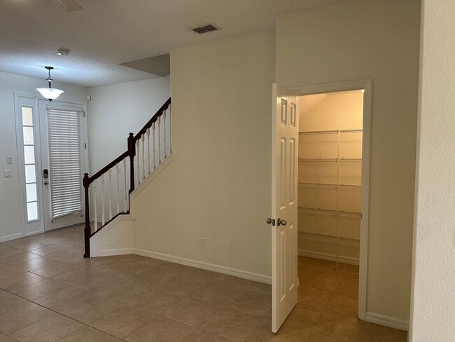 Building Photo - 3 Bedroom, 2.5 Bath Townhome in Gated Sanford Community – Pet Friendly