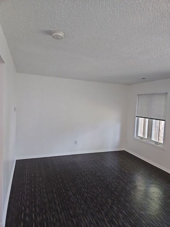 Foto del edificio - **Charming 3-Bedroom Duplex with Modern To...