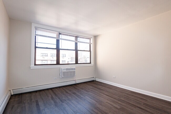 Building Photo - 5841 N Winthrop Ave