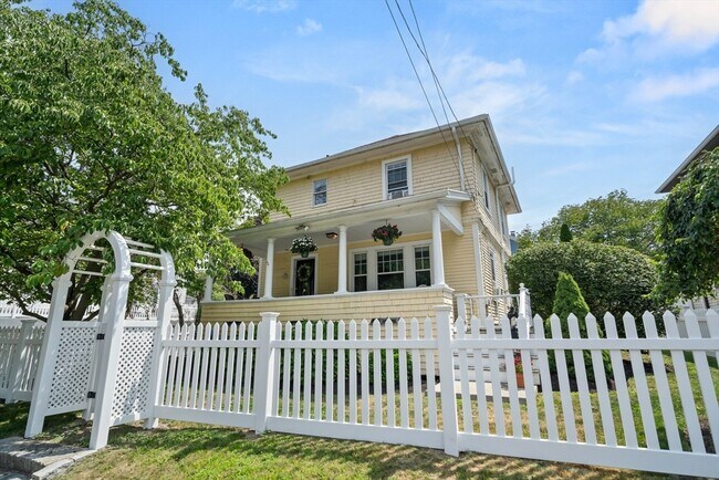 Foto del edificio - 196 Waverly Rd