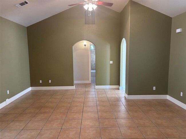 Foto del edificio - 3 Huckleberry Ln