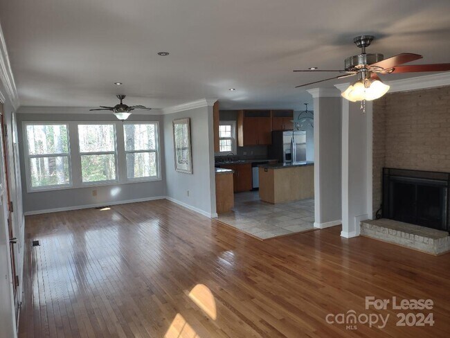 Foto del edificio - 411 Lake Wylie Rd