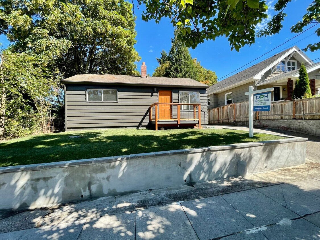 Primary Photo - Charming Renovated Ranch 3 Bed + 2 Bath Ho...