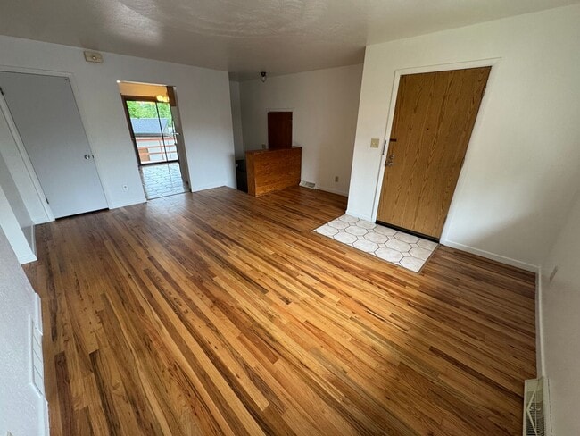 Foto del edificio - Spacious 3-Bed, 2-Bath Home with Included ...