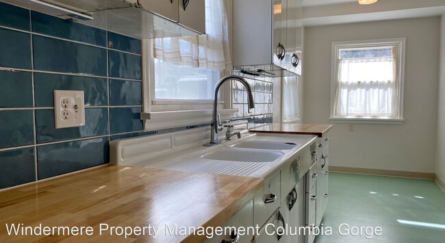 Foto del edificio - 3 br, 1.5 bath House - 900 E 13th St