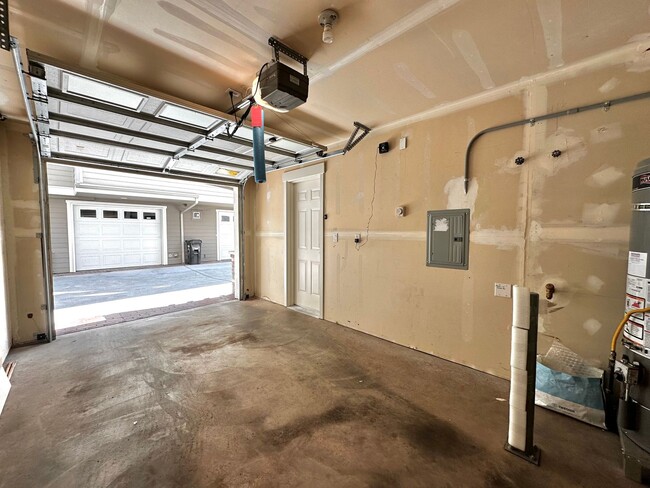 Foto del edificio - Beautiful, Luminous 2BR | 2.5BA in the Hea...