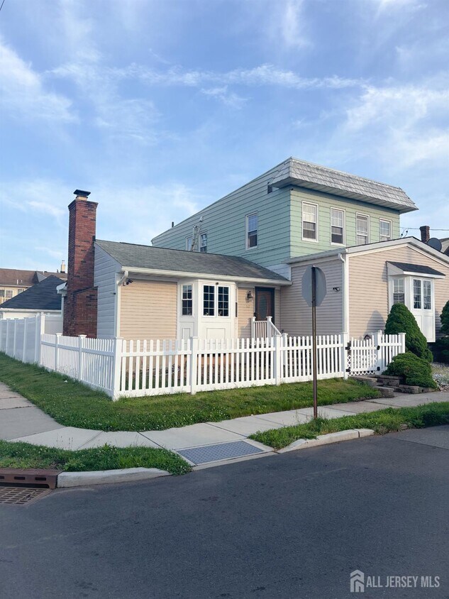Foto principal - 142 Longfellow St