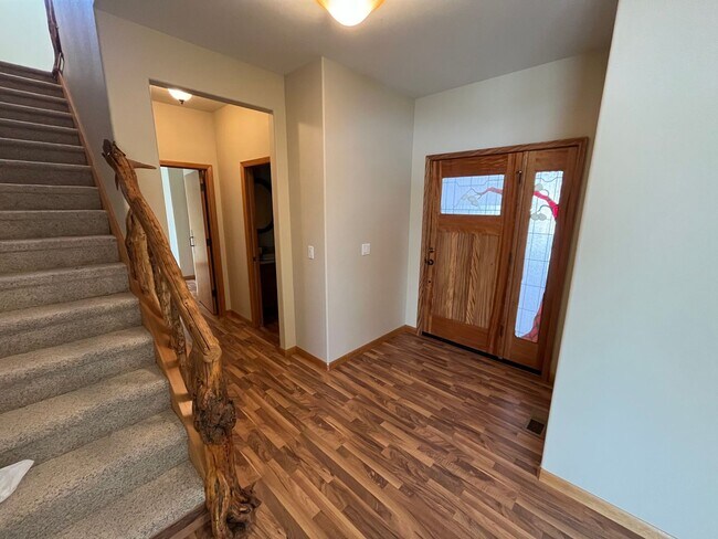 Foto del edificio - Spacious 3 Bed/3.5 Bath Home with Two Prim...