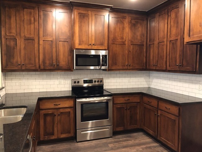 Building Photo - 6521 Bentwood Dr