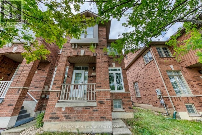 Photo du bâtiment - 83 Bur Oak Ave