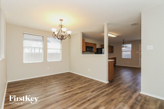 Building Photo - 8404 Plantain Ct