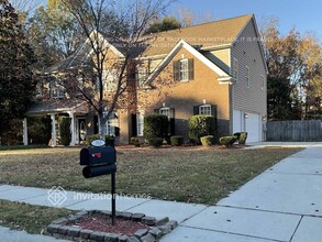 Building Photo - 303 Ranelagh Dr