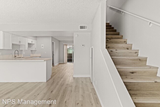 Foto del edificio - 2 br, 1.5 bath Apartment - 1012 Mission Dr...