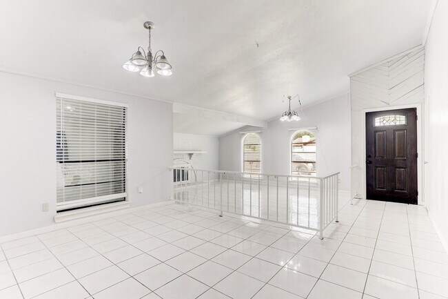 Foto del edificio - 15530 Camino Del Sol Dr