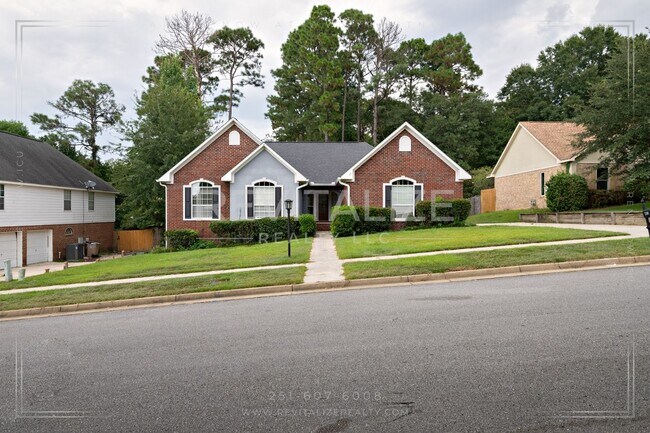 Building Photo - Stunning 4 Bedroom/2 Bathroom Home in West...