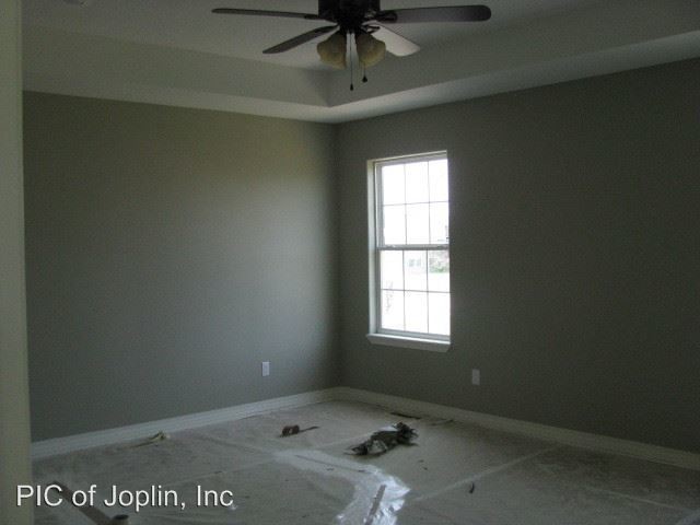Building Photo - 1215 Roland Ave