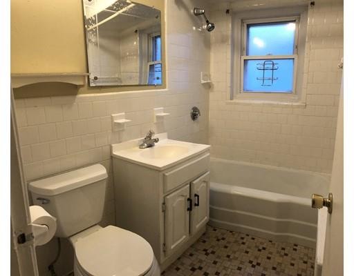 Building Photo - 842 Saratoga St