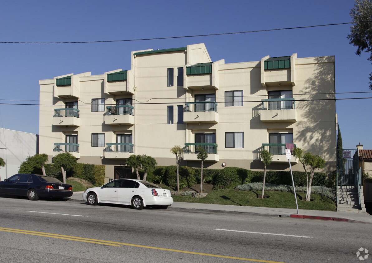 Primary Photo - 6340 Fulton Ave