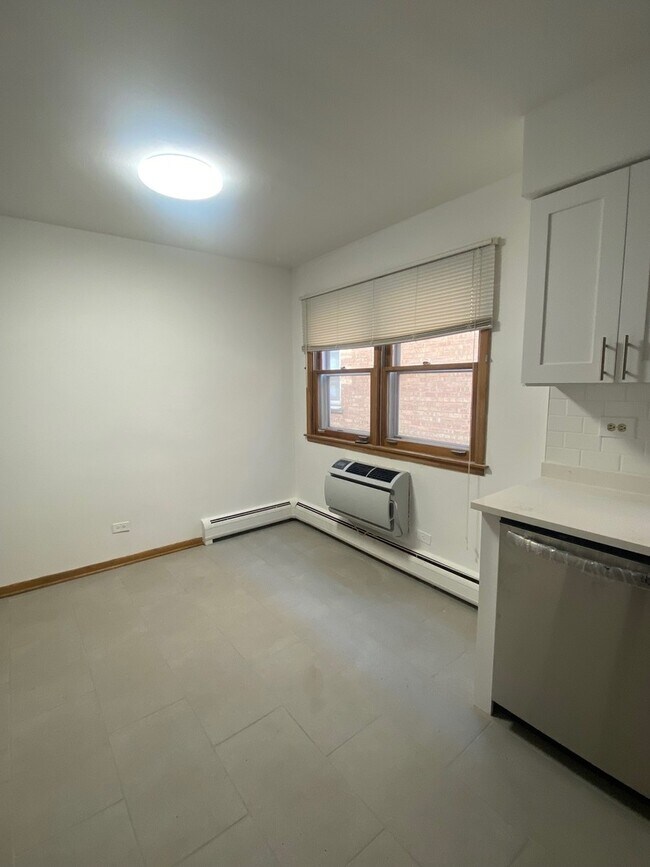 Foto del edificio - 5230 N Delphia Ave