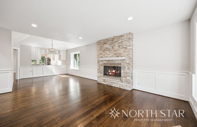 Building Photo - Stunning Lake Oswego Home with Space for E...