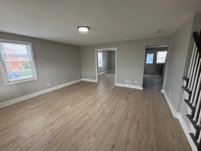 Building Photo - 3 bedroom townhome 21213