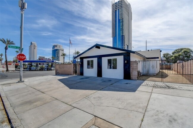 Building Photo - 4401 Vía Torino