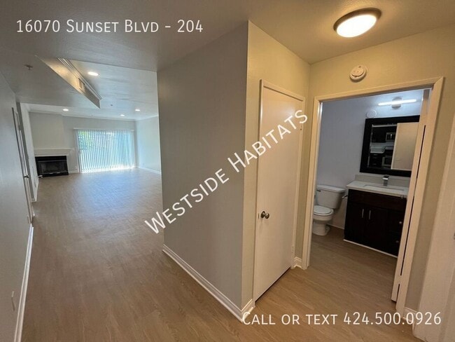 Building Photo - 16070 W Sunset Blvd