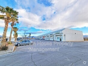 Building Photo - 1231 E Basin Ave