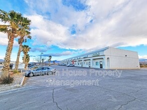 Building Photo - 1231 E Basin Ave