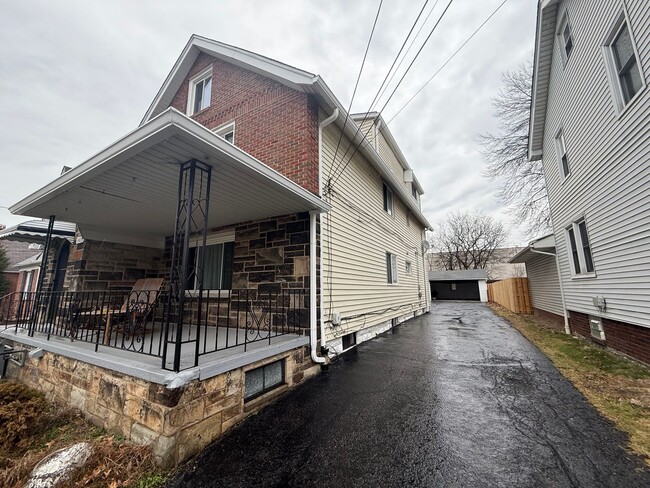 Foto del edificio - 1405 Sheffield Rd