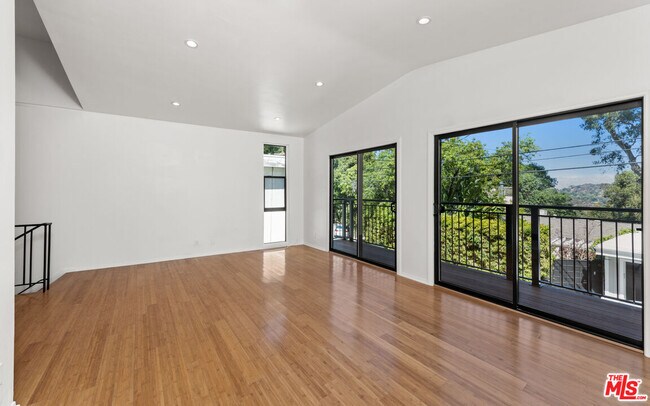 Foto del edificio - 8865 Lookout Mountain Ave