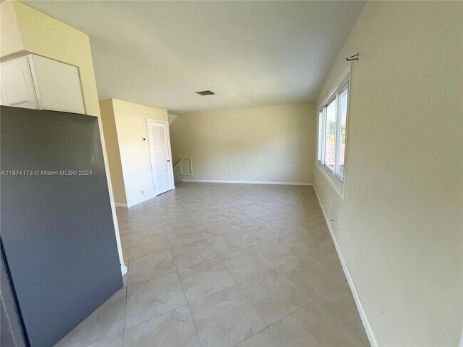 Foto del edificio - 2430 NW 116th Terrace