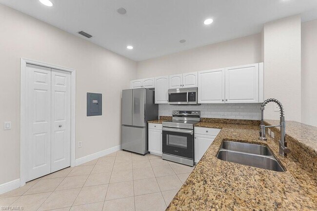 Foto del edificio - 10041 Heather Ln