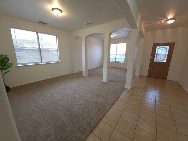 Foto del edificio - 4/2.5/2 For Lease Near ALLIANCE & I-35W! (BAC 25% of Base Rent)