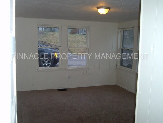Building Photo - 152 Highland Dr