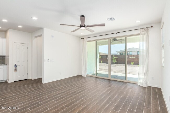 Foto del edificio - 8759 S 168th Dr
