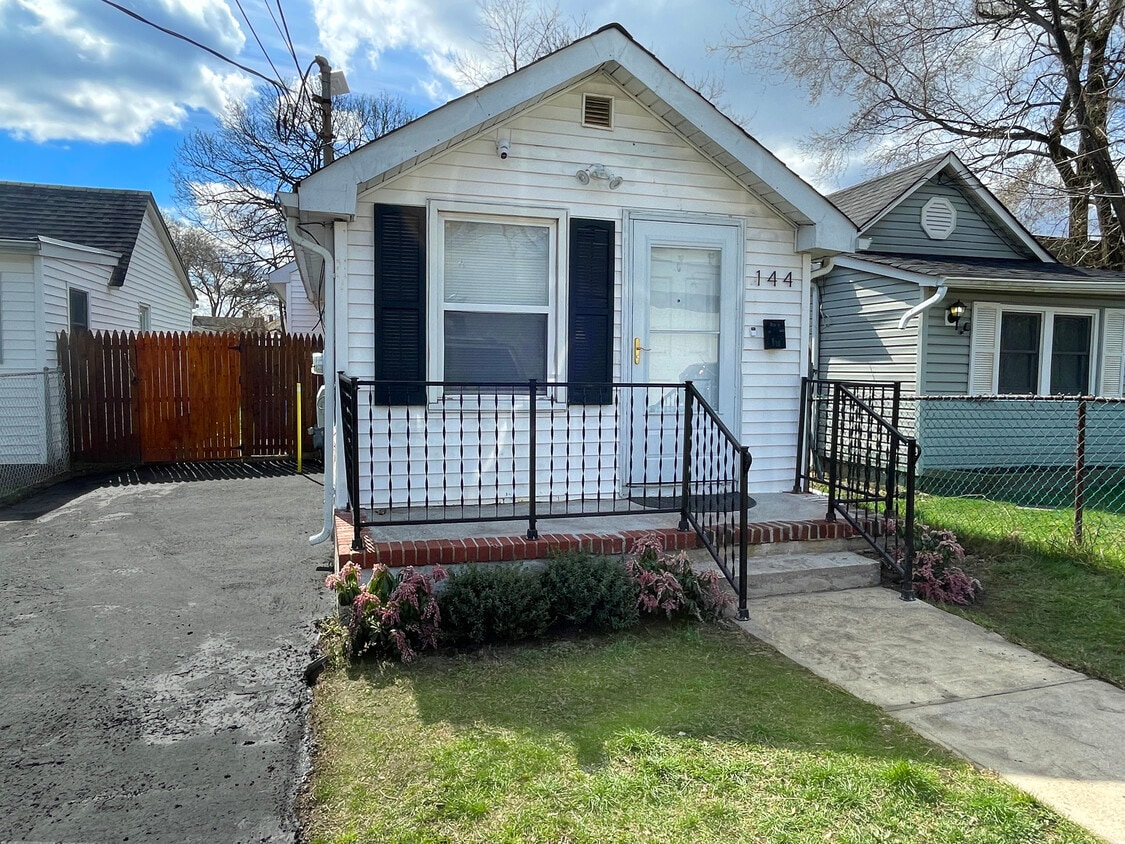144 Lawrence Ave, Keansburg, NJ 07734 House Rental in Keansburg, NJ