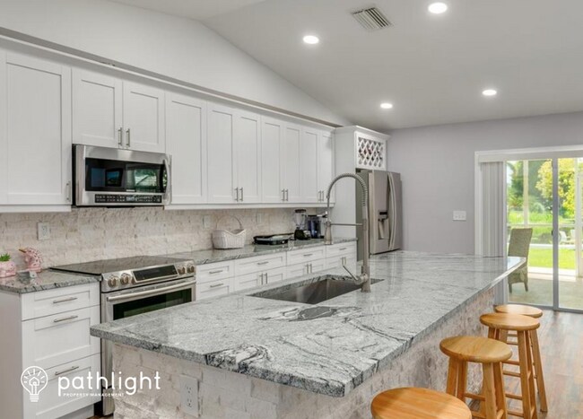 Building Photo - 10264 Oakhaven Dr