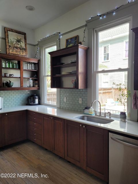 Kitchen - 1331 N Laura St