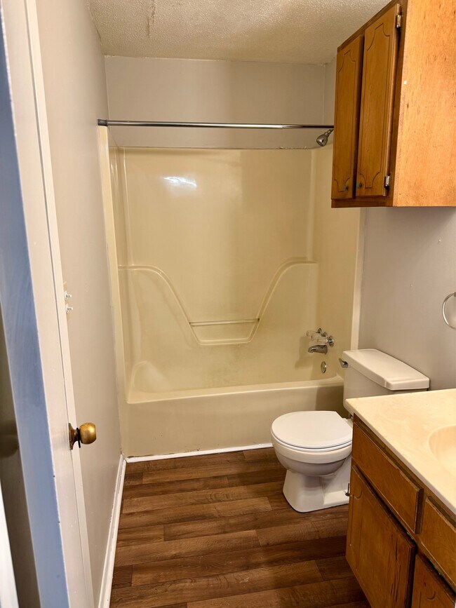 Foto del edificio - 103 Dorman Ave