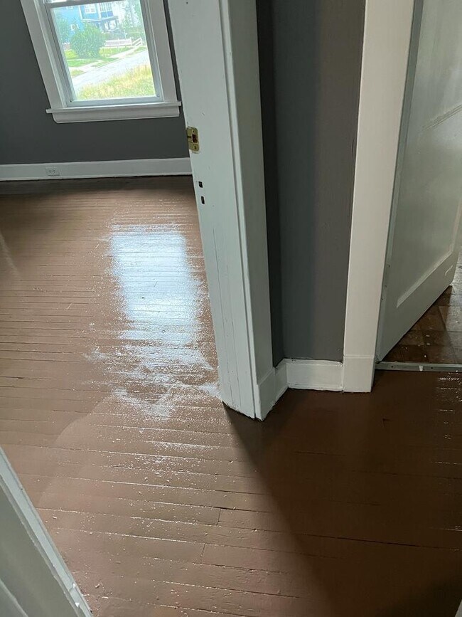 13607 Gainsboro Ave Unit Up, East Cleveland, OH 44112 Room for Rent