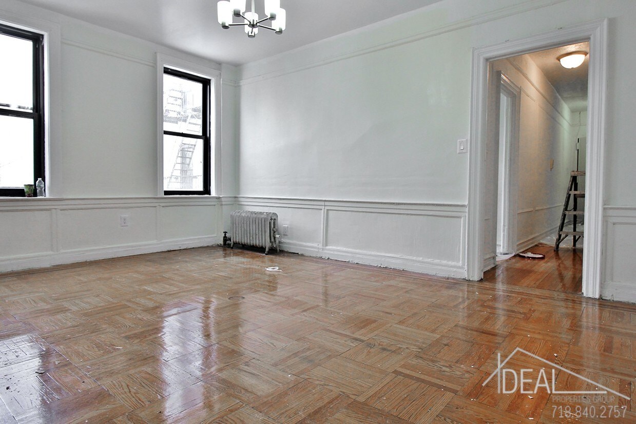 Foto principal - Massive Pre-war 1 Bed in Prime Crown Heights