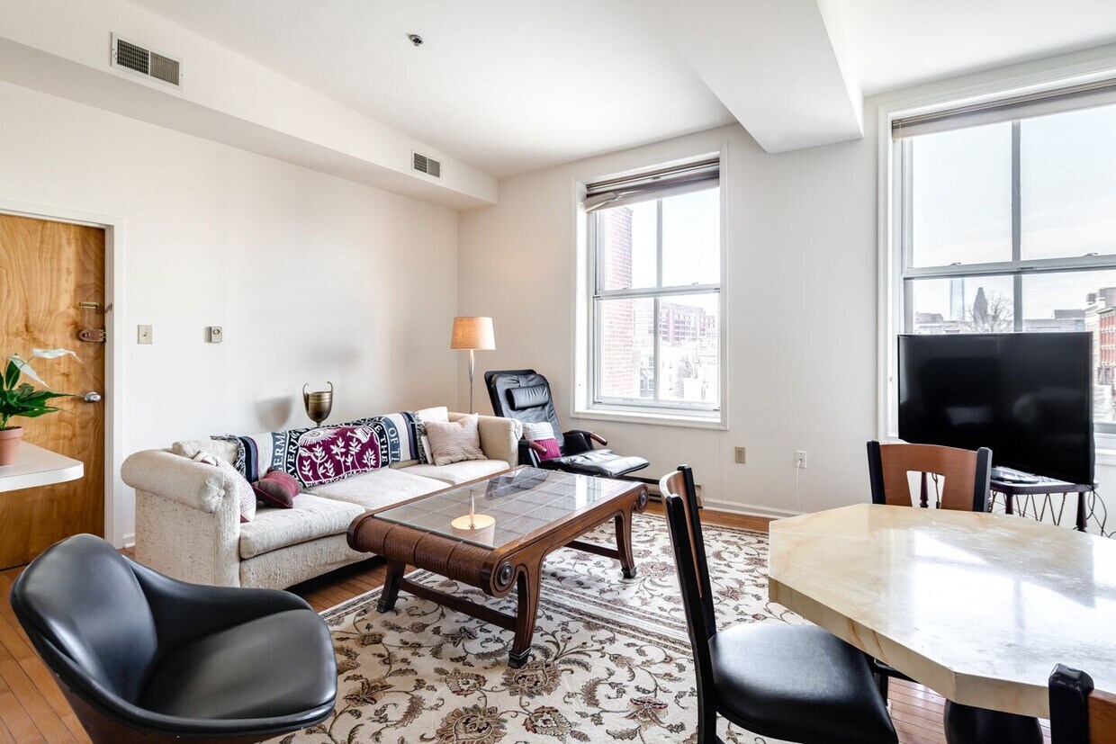 Foto principal - 70 N 2nd St