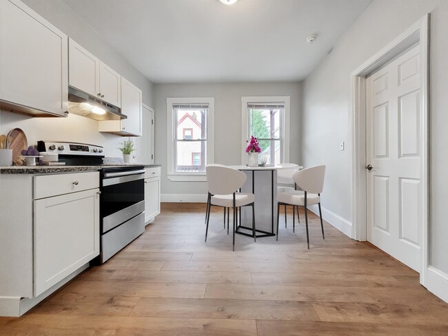 Building Photo - 108 Callender St