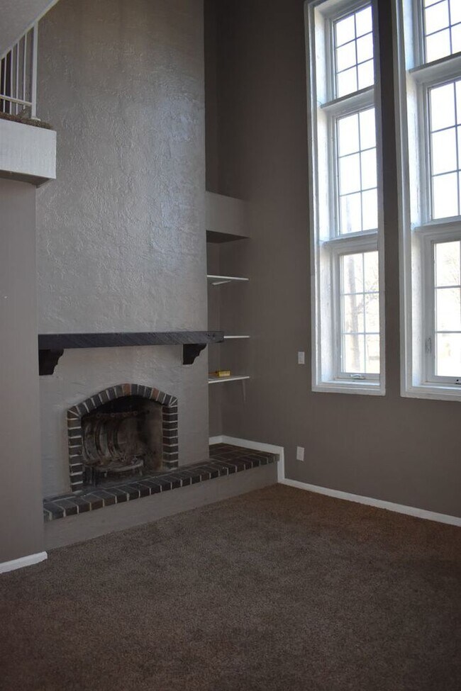 Foto del edificio - Nice 2 bedroom 2 story condo near Plaza!