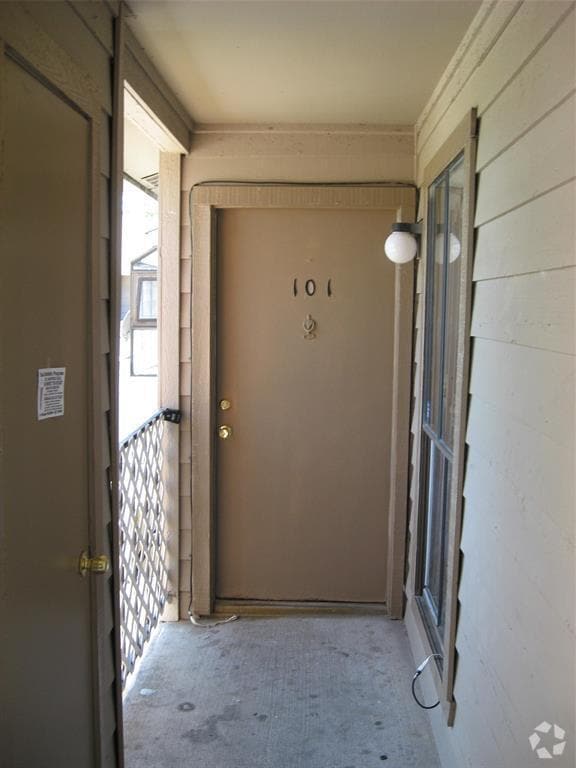 Building Photo - 10601 South Dr