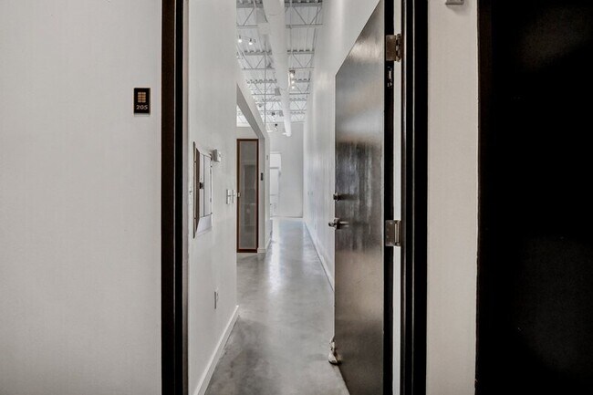 Building Photo - 2514 Abercorn St