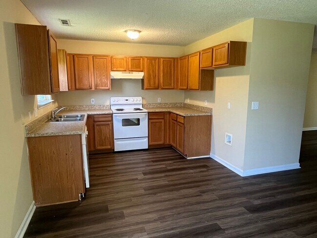 Foto del edificio - COMING SOON!!! Refreshed 3 Bedroom House in NW Charlotte