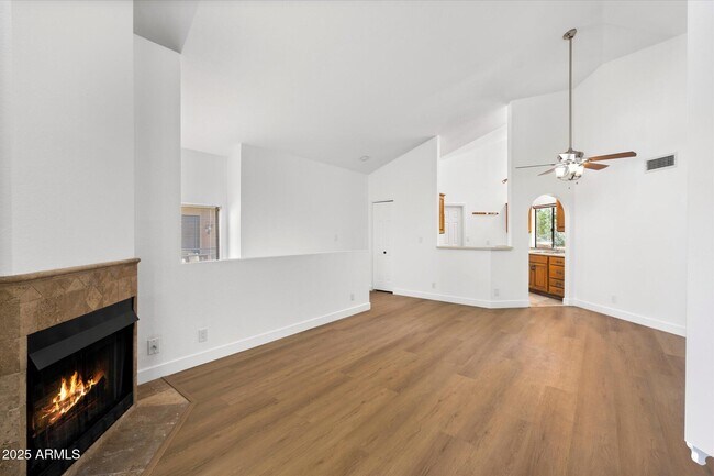 Foto del edificio - 10301 N 70th St